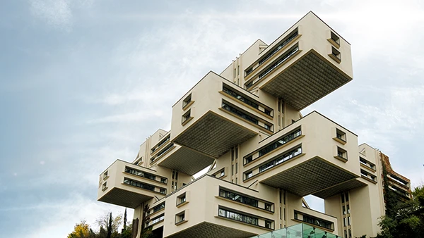 Verwaltungsgebäude des Ministeriums für Strassenbau, Tiflis (1975).