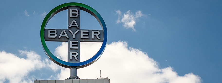 Bayer-Werbung auf dem DOB-Hochhaus.
