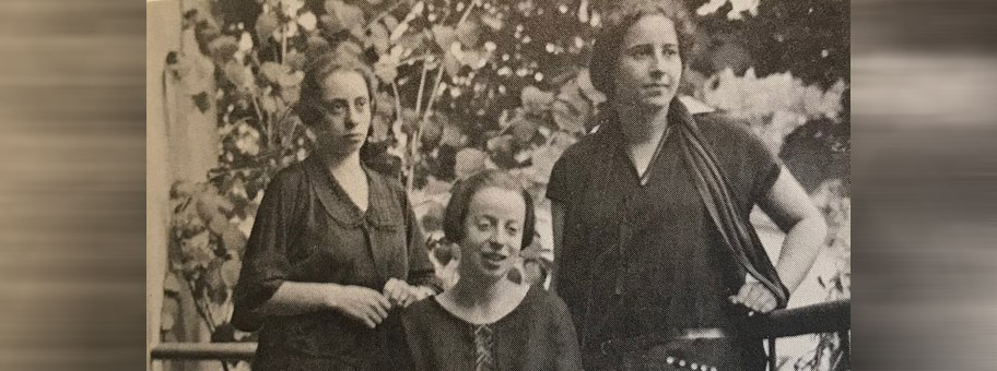 Eva und Clara Beerwald mit Hannah Arendt, ca. 1922.