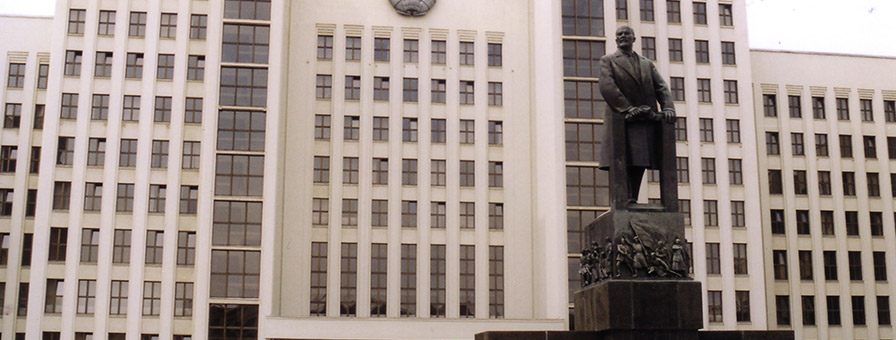 Regierungsgebäude mit Lenin-Statue in Minsk, Weissrussland.