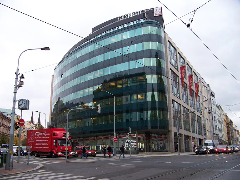 Generali-Filiale an der Bělehradská Strasse in Prag, Tschechien.