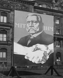 Berlin,_Wahlplakat_fuer_Hindenburg_2.jpg