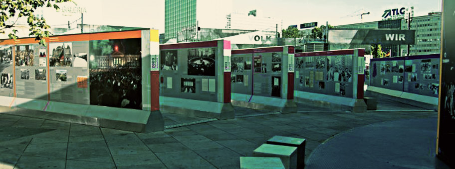 Open Air Fotoausstellung „Wir sind das Volk“, Berlin, September 2009.