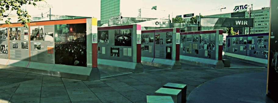 Open Air Fotoausstellung „Wir sind das Volk“, Berlin, September 2009.