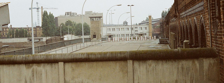Wenn man die furchtbaren Toten, die in fast vierzig Jahren an den Grenzen der DDR ums Leben kamen, mit jenen vergleicht, die nur an einem einzigen Tag vor einer griechischen Insel ertrinken, kommt man zu realistischen Urteilen über die gegenwärtigen Verhältnisse.