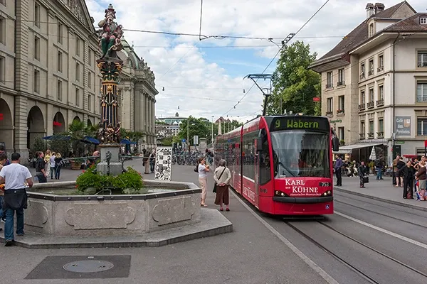 Kindlifresserbrunnen am Kornhausplatz in Bern, Schweiz.