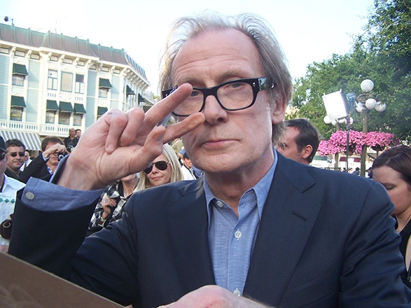 Der britische Schauspieler Bill Nighy spielt in dem Film die Rolle des Gentleman Mr. Williams.