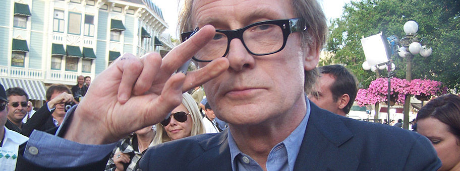 Der britische Schauspieler Bill Nighy spielt in dem Film die Rolle des Gentleman Mr. Williams.
