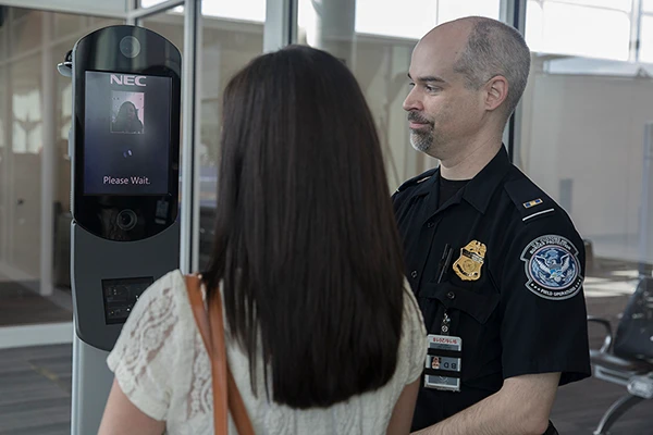 Biometrische Kontrolle am Flughafen von Houston, Juni 2025.