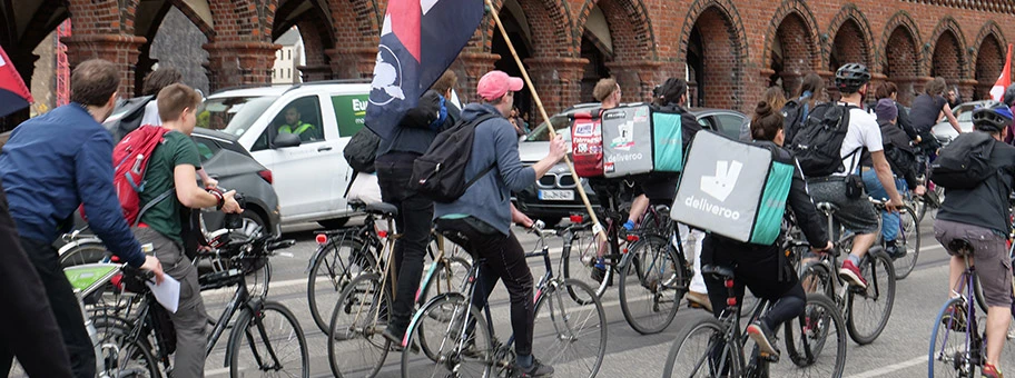 Black Friday-Demonstration gegen die Arbeitsbedingungen beim Essenslieferdienst Deliveroo in Berlin, April 2018.