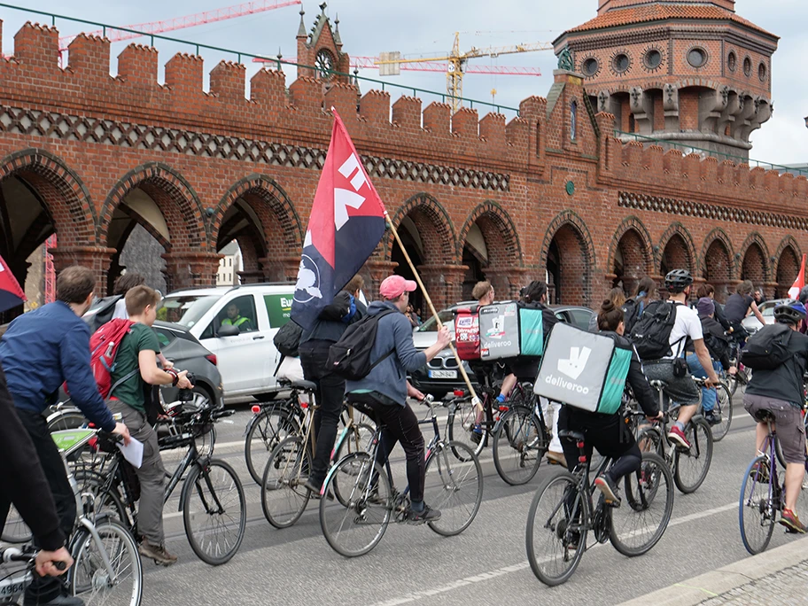 Black Friday-Demonstration gegen die Arbeitsbedingungen beim Essenslieferdienst Deliveroo in Berlin, April 2018.