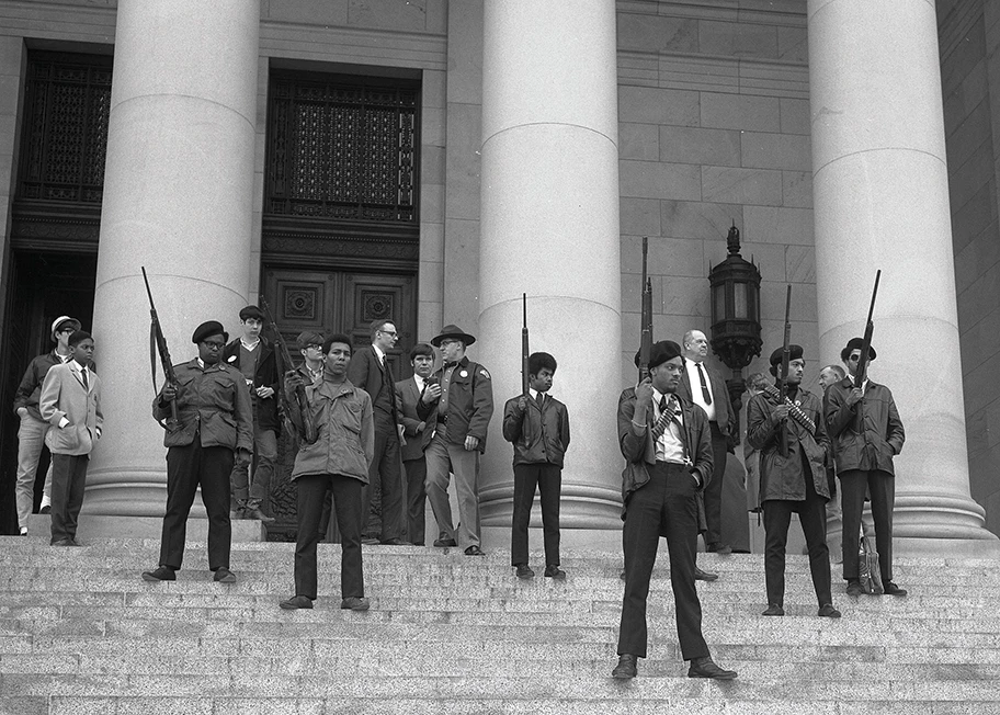 Demonstration von Mitgliedern der Black Panther Party.