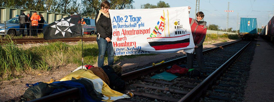 Blockade eines Urantransportes bei Hamburg.