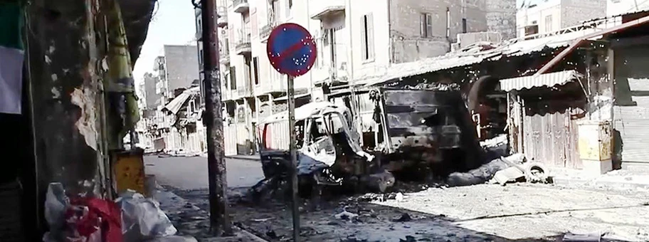 Ausgebombtes Auto in den Strassen von Aleppo am 6. Oktober 2012.