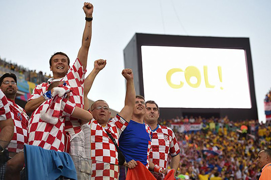 Brazil_and_Croatia_match_at_the_FIFA_World_Cup_2014-06-12_(05)_1.jpg