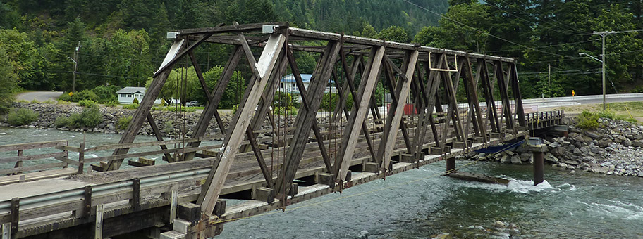 Die ehemalige Brücke über den Coquihalla River (in Hope, British Columbia), über die Sheriff Teasle John Rambo zu Beginn des Films fährt.