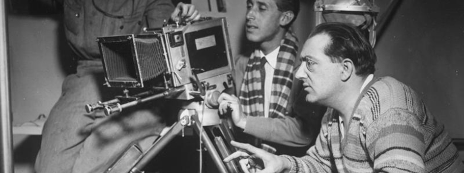 Der deutsche Filmregisseur Fritz Lang bei den Aufnahmen des WeltraumFilms «Frau im Mond».