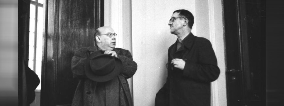Bertold Brecht (rechts) und der Komponist Hanns Eisler, März 1950.