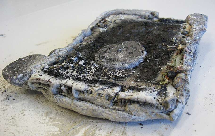 60 Minuten bei 1000°C, diese 3,5 Harddisk ist nicht mehr zu retten.