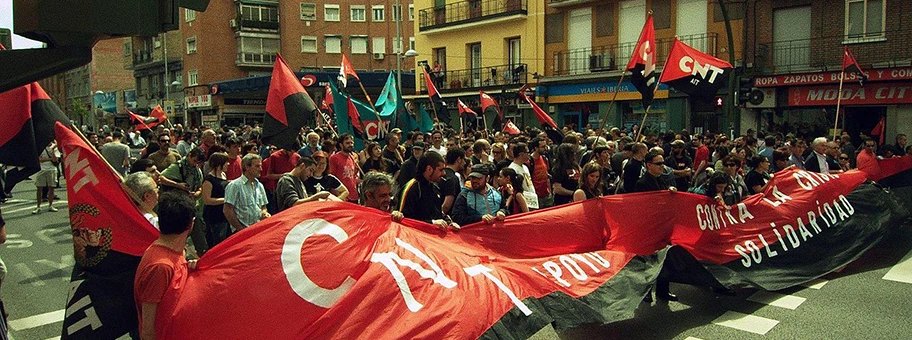 CNT-Aktivist*innen an der 1. Mai Demo in Madrid 2010.