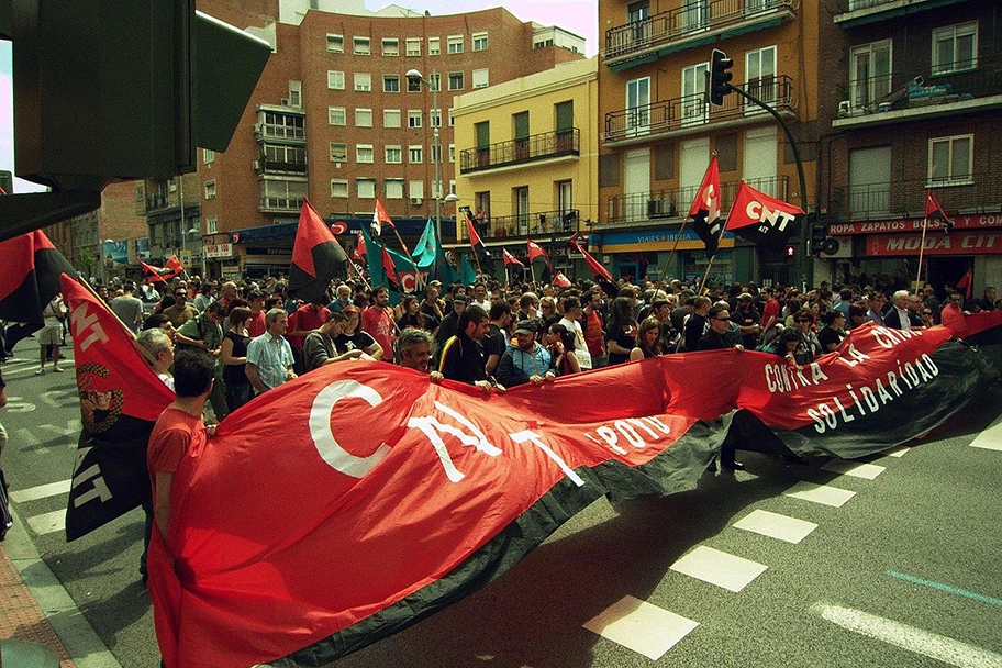 CNT-Aktivist*innen an der 1. Mai Demo in Madrid 2010.