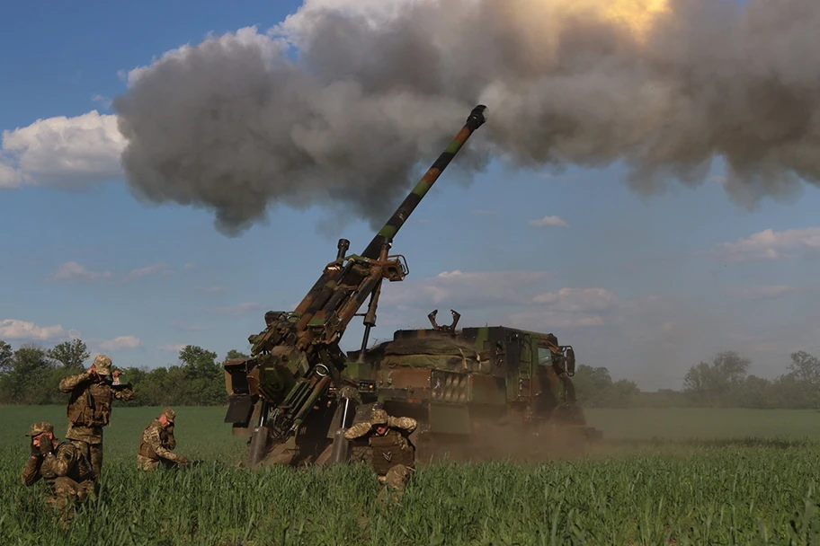 Ukrainische Artillerie im Einsatz an der Front, Mai 2022.