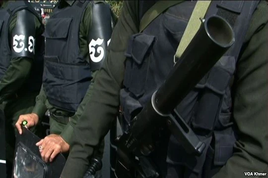 Kambodschanische Polizei während den Protesten am 4. Januar 2014.