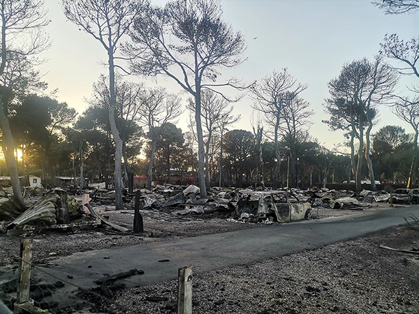 Der Campingplatz „Le Brasilia“ im südfranzösischen Badeort Canet-en-Roussillon in der Nähe von Perpignan nach dem Brand vom 2. Juli 2026.