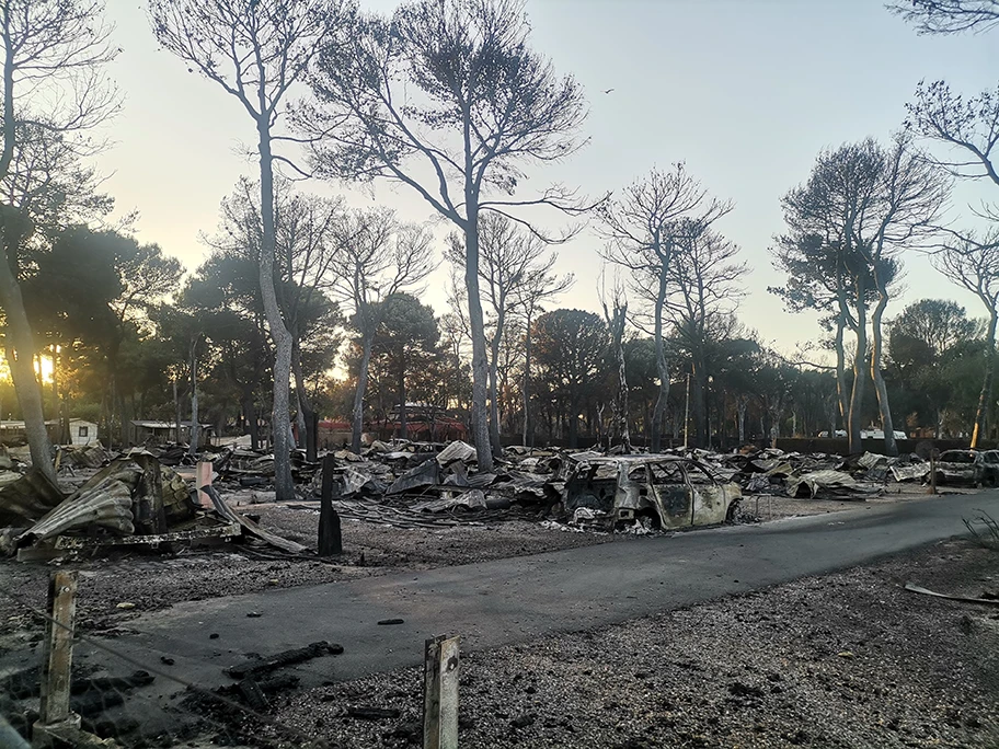 Der Campingplatz „Le Brasilia“ im südfranzösischen Badeort Canet-en-Roussillon in der Nähe von Perpignan nach dem Brand vom 2. Juli 2026.