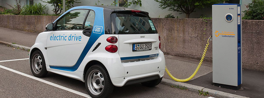 Car2Go Ladestation in Stuttgart mit einem elektro-Smart der dritten Generation.