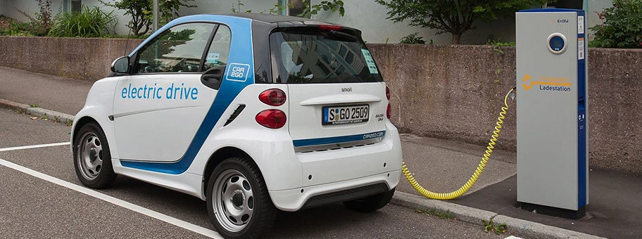 Car2Go Ladestation in Stuttgart mit einem elektro-Smart der dritten Generation.