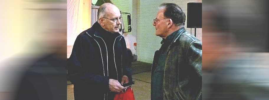 Carl Weissner (rechts) im Gespräch mit Klaus Servene nach einer seiner extrem seltenen Lesungen, März 2010.