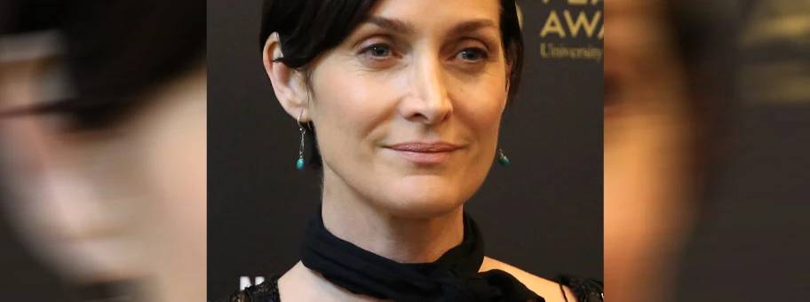 Carrie-Ann Moss an den Peabody Awards 2016.