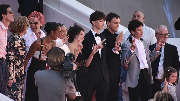 Darsteller und Crew von "Bird" bei der Premiere auf dem Filmfestival von Cannes 2024.