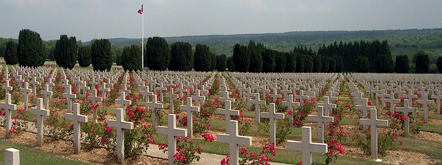 Soldatenfriedhof aus dem 1. Weltkrieg in Verdun, Frankreich.