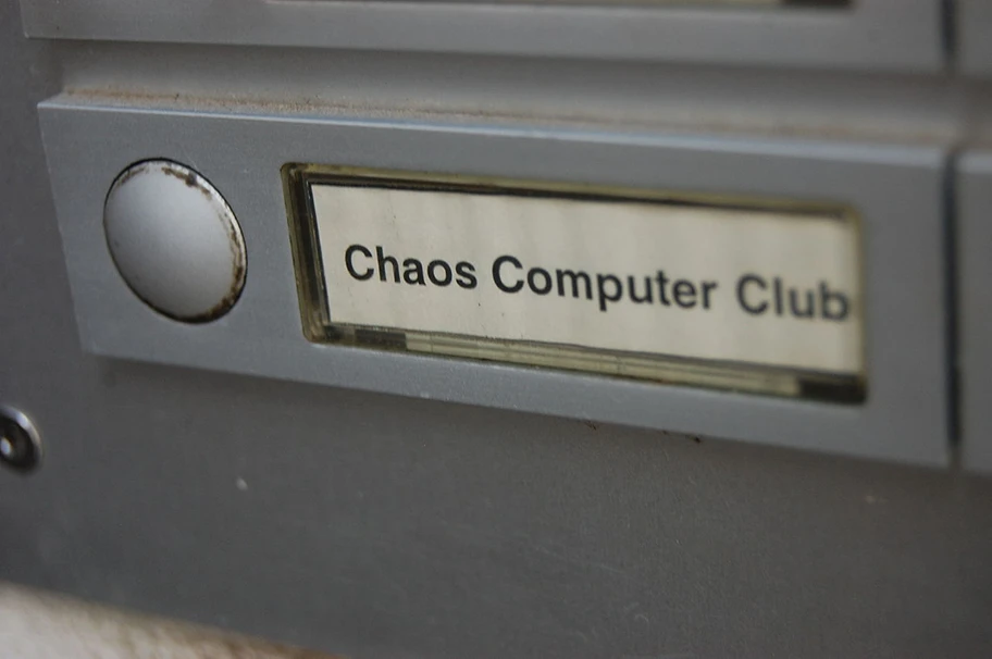 Der Chaos Computer Club lehnt den Staatstrojaner auch in der österreichischen Art der Darreichung ab.