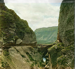 Chechenya_gorge2a.jpg