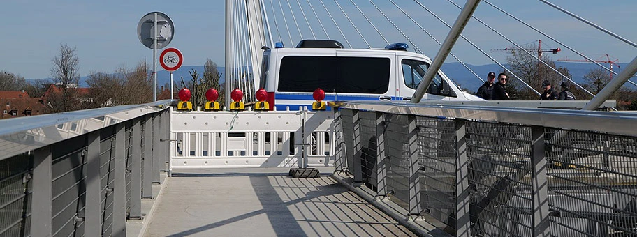 Durch die deutsche Polizei gesperrte Brücke der zwei Ufer zwischen Strassburg und Kehl am 16. März 2020.   (CC0 - )