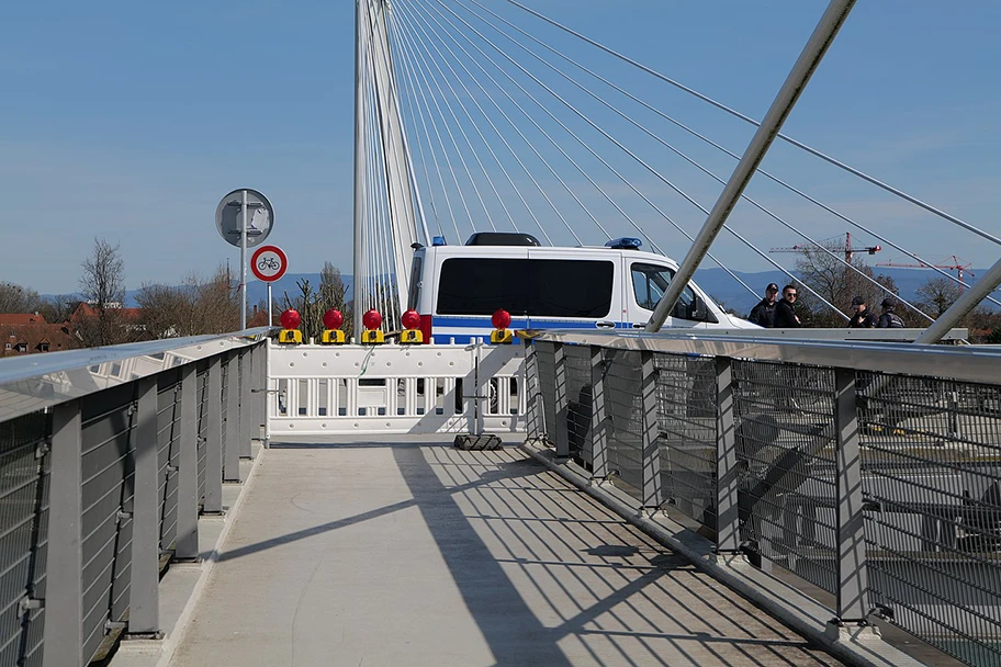 Durch die deutsche Polizei gesperrte Brücke der zwei Ufer zwischen Strassburg und Kehl am 16. März 2020.   (CC0 - )