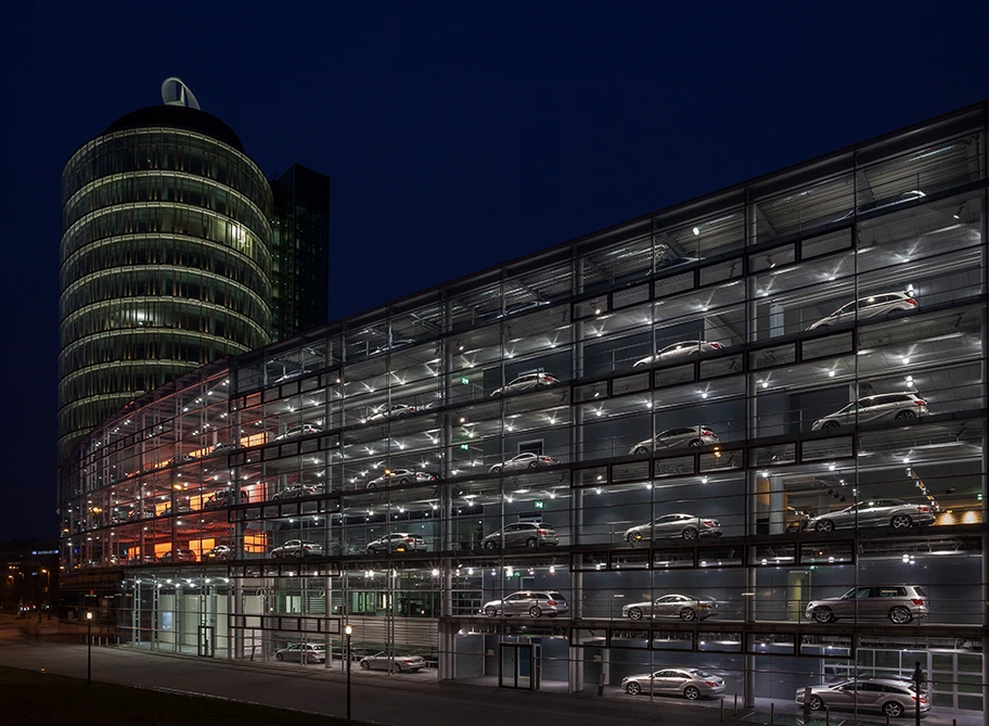 Mercedes-Benz Filiale in München, Deutschland.