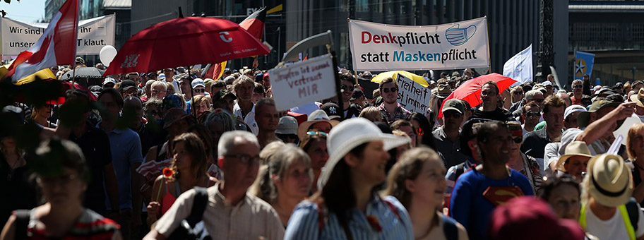 Demonstration von und Verschwörungsgläubigen und Rechtsextremen am 1. August 2020 in Berlin.