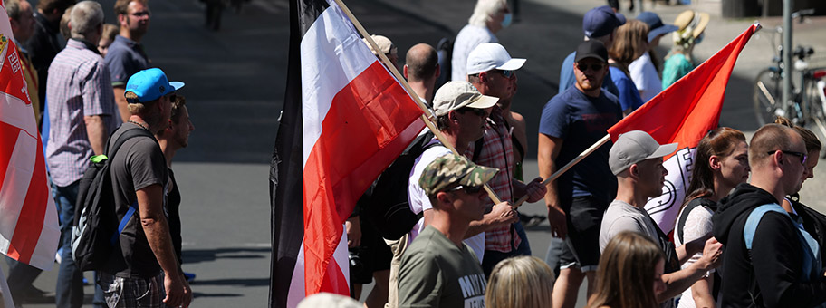 Demonstration von und Verschwörungsgläubigen und Rechtsextremen in Berlin, August 2020.