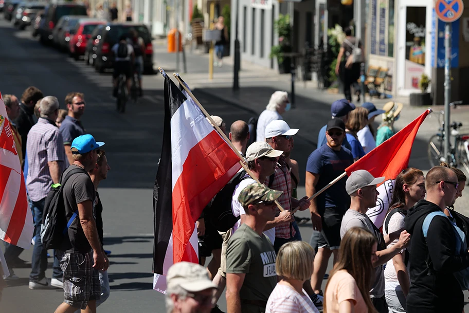 Demonstration von und Verschwörungsgläubigen und Rechtsextremen in Berlin, August 2020.