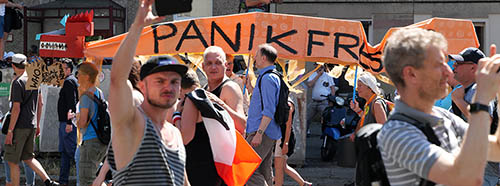 Demonstration von und Verschwörungsgläubigen und Rechtsextremen unter dem Motto „Tag der Freiheit – Das Ende der Pandemie“ gegen die Schutzmassnahmen gegen das Coronavirus.