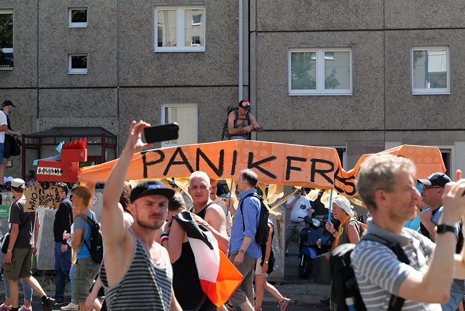 Demonstration von und Verschwörungsgläubigen und Rechtsextremen unter dem Motto „Tag der Freiheit – Das Ende der Pandemie“ gegen die Schutzmassnahmen gegen das Coronavirus.