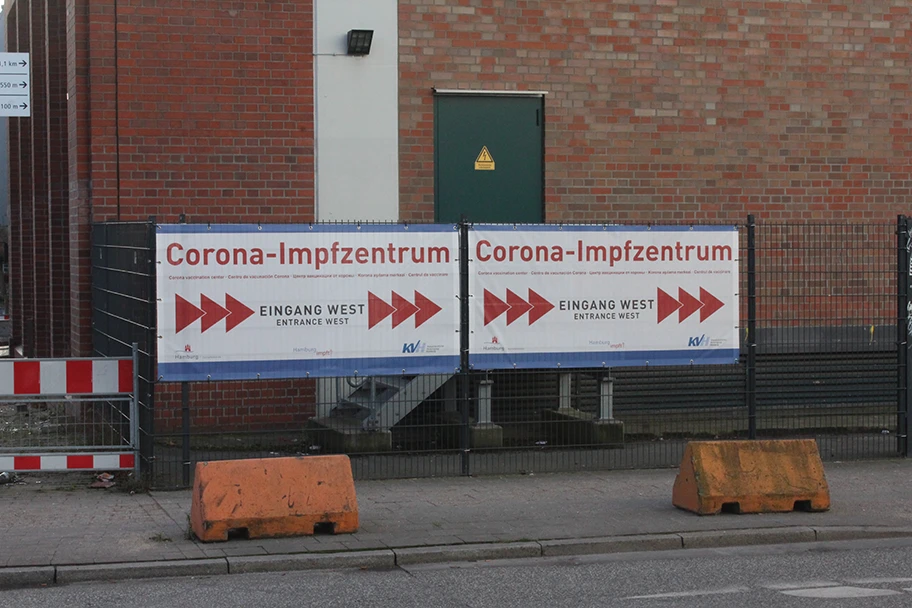 Corona-Impfzentrum in den Messehallen in Hamburg.