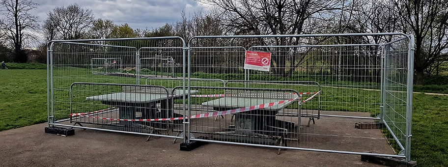 Geschlossen infolge der Coronavirus-Pandemie. Tischtennis-Platz in London, März 2020.