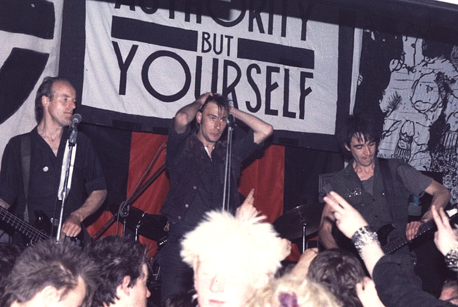 Die Punk-Combo Crass an einem Konzert in der Cleator Moor Civic Hall, 3. Mai 1984.