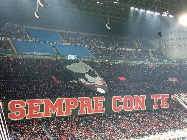 Südtribüne im Mailänder San-Siro-Stadion – AC Mailand gegen Liverpool, 7. Dezember 2021.