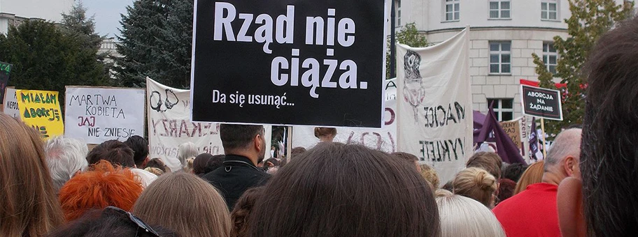 «Die Regierung ist keine Schwangerschaft. Abtreibung erlaubt.» Czarny-Protest Bewegung in Warschau gegen das neue Abtreibungsgesetz, 1. Oktober 2016.